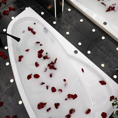 Royal Jacuzzi On Kostyushka 16 Апартаменти Львів