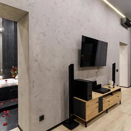 Royal Jacuzzi On Kostyushka 16 إلفيف