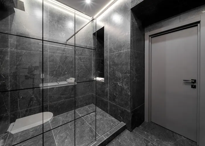 Royal Jacuzzi On Kostyushka 16 شقة إلفيف