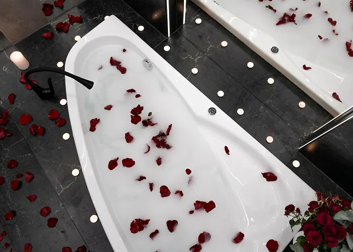 Royal Jacuzzi On Kostyushka 16 شقة إلفيف