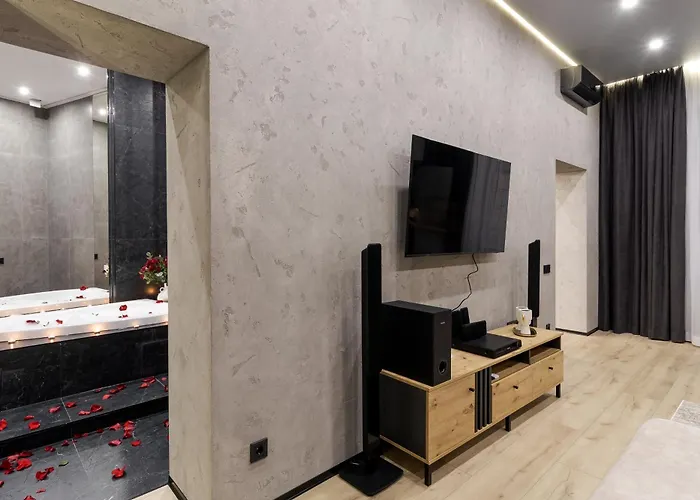 Royal Jacuzzi On Kostyushka 16 إلفيف