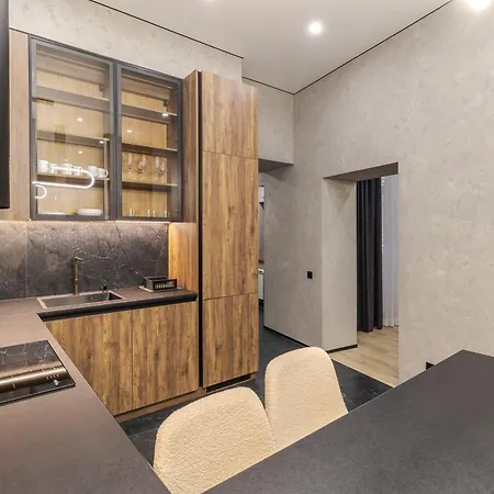 Apartmán Royal Jacuzzi On Kostyushka 16 *